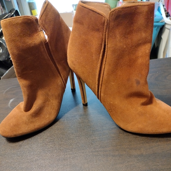 June Ambrose high heeled booties, suede, tan, size 9M. - Picture 11 of 11